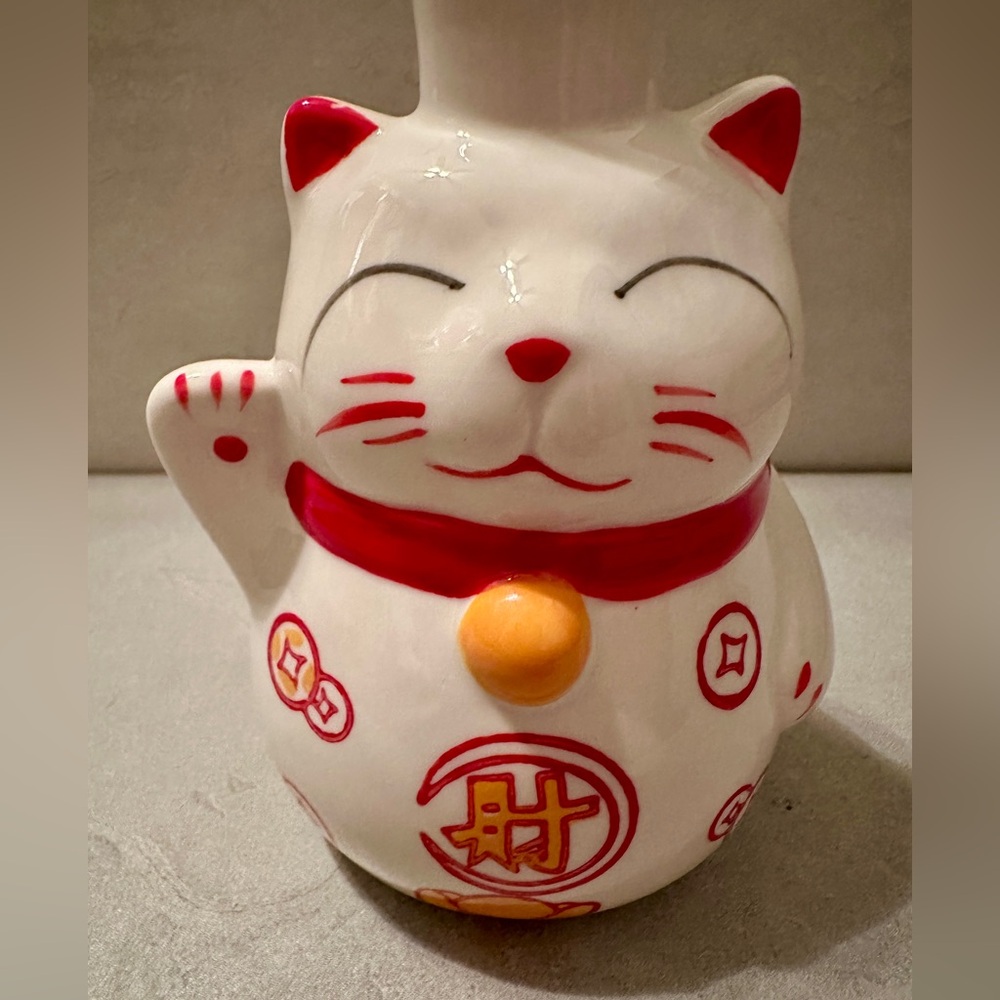 Beckoning Maneki Japanese Teapot Lucky White Cat Kitten Kawaii Dispenser NEW - Picture 3 of 5